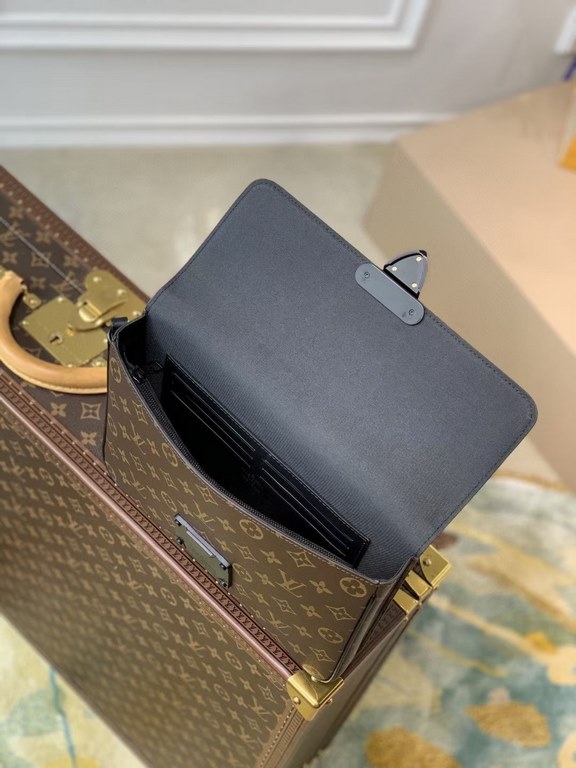 Top of the lineThe M80560S LOCK 4A bag is made of Monogram Macassar canvas and features a new and innovative S-shaped closure inspired by Georges Vuitton's hard case closure from 1886. With a large main compartment and 6