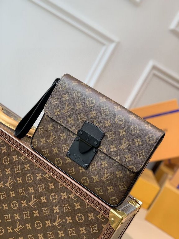 Top of the lineThe M80560S LOCK 4A bag is made of Monogram Macassar canvas and features a new and innovative S-shaped closure inspired by Georges Vuitton's hard case closure from 1886. With a large main compartment and 6