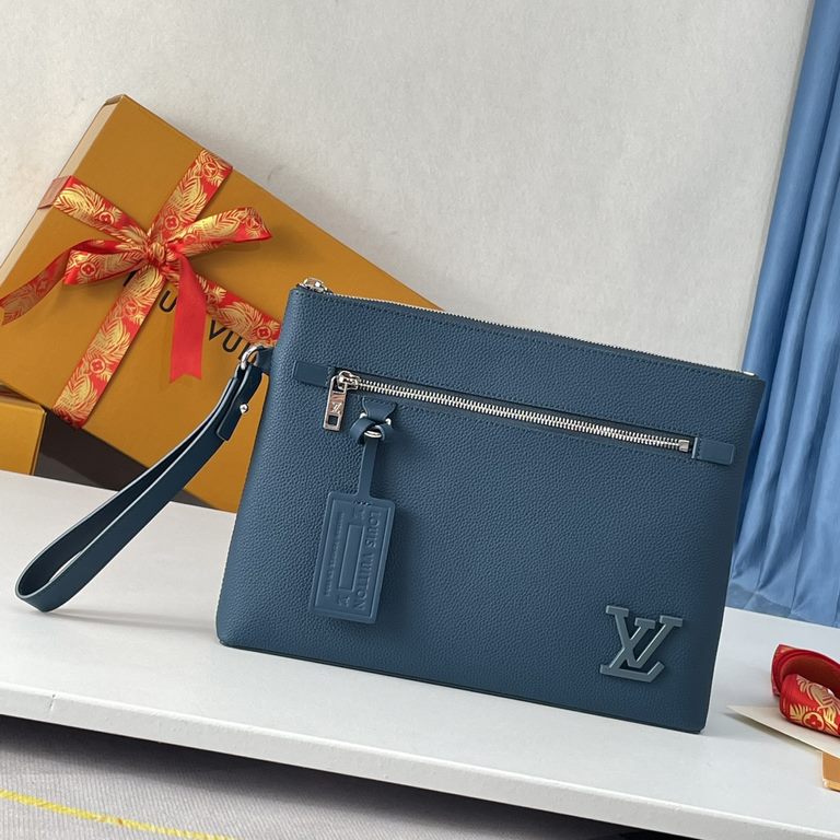 Top    Overseas Original M69837 Lake Blue Exclusive Actual! The new LV Aerogram clutch is a restrained design with an on-trend twist. The soft, supple cowhide leather resembles an old-fashioned airline letterhead, while 