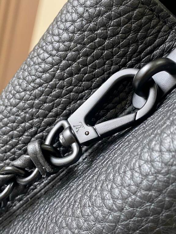 Special Boutique Original Leather   M23955 Black]CAPUCINES EAST WEST Mini HandbagThis Capucines BB handbag is made of gorgeous cowhide leather and matte metal parts to convey a modern attitude with a new horizontal confi