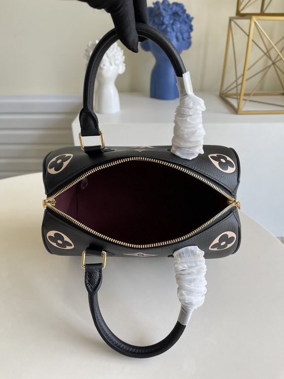 Exclusive to M58947] The Speedy Bandoulière 25 bag from the Fall 2021 Wild at Heart capsule collection features oversized LV letters embossed in Monogram Empreinte leather and a detachable shoulder strap for a crossbody 