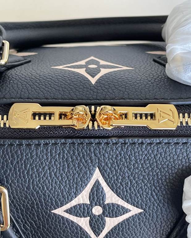 Exclusive to M58947] The Speedy Bandoulière 25 bag from the Fall 2021 Wild at Heart capsule collection features oversized LV letters embossed in Monogram Empreinte leather and a detachable shoulder strap for a crossbody 