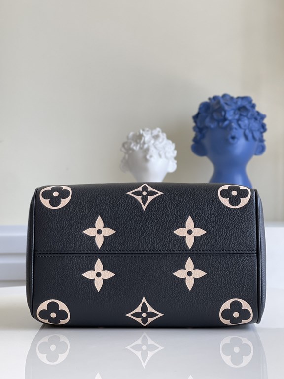 Exclusive to M58947] The Speedy Bandoulière 25 bag from the Fall 2021 Wild at Heart capsule collection features oversized LV letters embossed in Monogram Empreinte leather and a detachable shoulder strap for a crossbody 