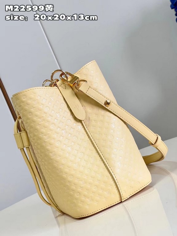 M22599 Yellow 22598g 】The NeoNoé BB bucket bag in supple cowhide leather is embossed with the Nano Monogram, a miniature version of the LV logo in a soft contrasting color to the Monogram floral pattern. The detachable c