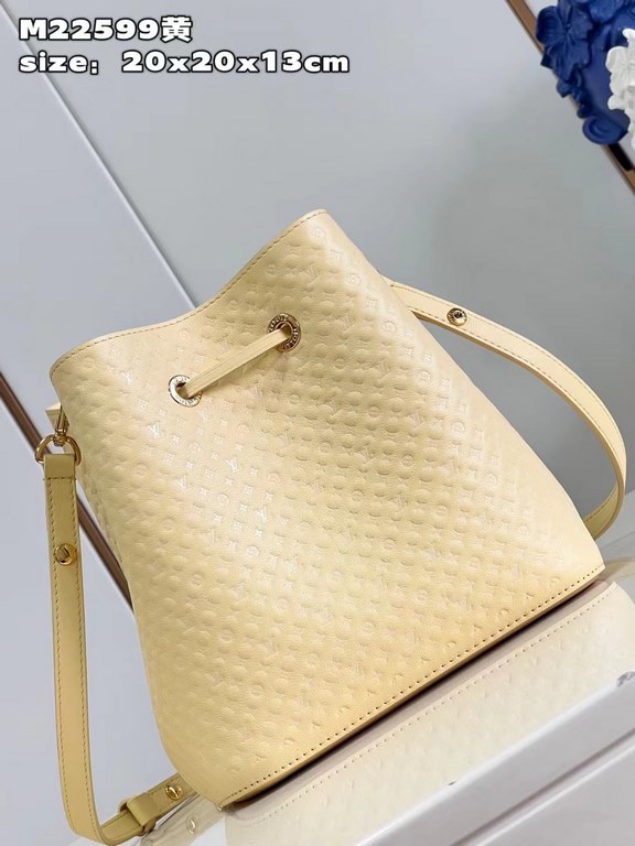 M22599 Yellow 22598g 】The NeoNoé BB bucket bag in supple cowhide leather is embossed with the Nano Monogram, a miniature version of the LV logo in a soft contrasting color to the Monogram floral pattern. The detachable c