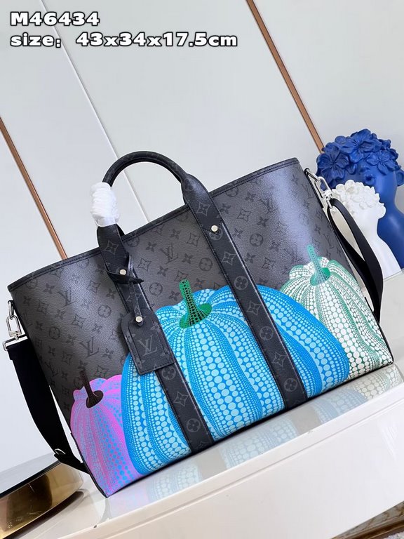 M46434 】The Louis Vuitton x Yayoi Kusama Collaboration features the LV x YK Weekend Tote Bag, which combines the classic Monogram motif with the artist's iconic pumpkin. Yayoi Kusama's childhood fascination with the warm