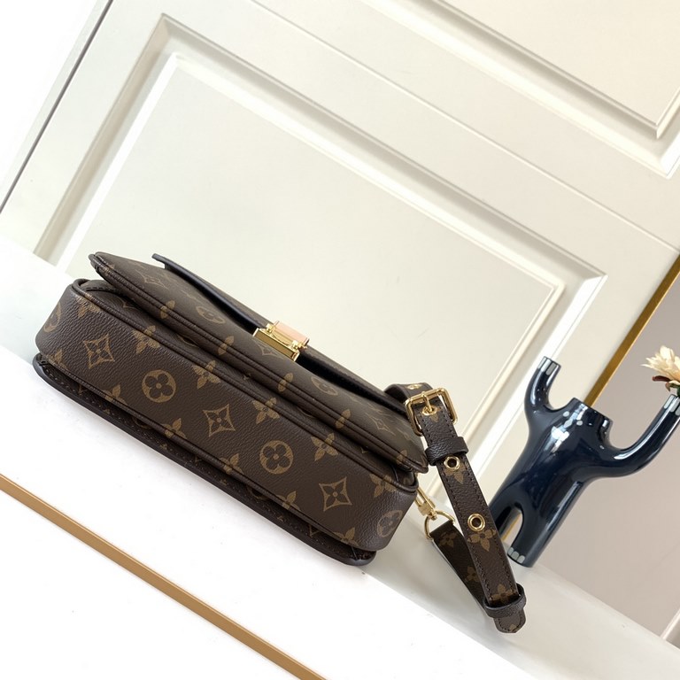 Top PremiumExclusive Actual M41465 M44876 The Métis clutch exudes elegance in its compact shape. Crafted in soft Monogram canvas, it is compact in size and features several practical pockets and compartments. Again the m