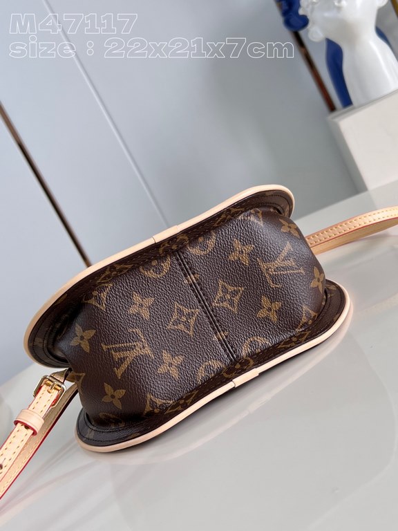 Top [Exclusive M47117] This Around Me bag is made from Monogram-coated canvas, inspired by the LV Circle logo. The logo was created in the 1920s and is featured in Louis Vuitton stores and advertisements. The rounded bag