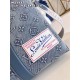 M22537 】The Week-End Tote is made from Monogram Washed Denim canvas, which is washed, hand-painted and lightly faded, then embossed with the Monogram pattern. The ample capacity is combined with flat handles and an adjus