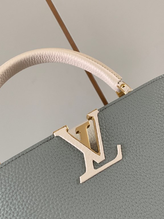 M59466 Minaret Gray with Pearl Platinum Clasp]A modern clash of shades in full-grain cowhide leather, this medium Capucines bag features the iconic LV alphabet and side loops, top handles and a detachable shoulder strap 