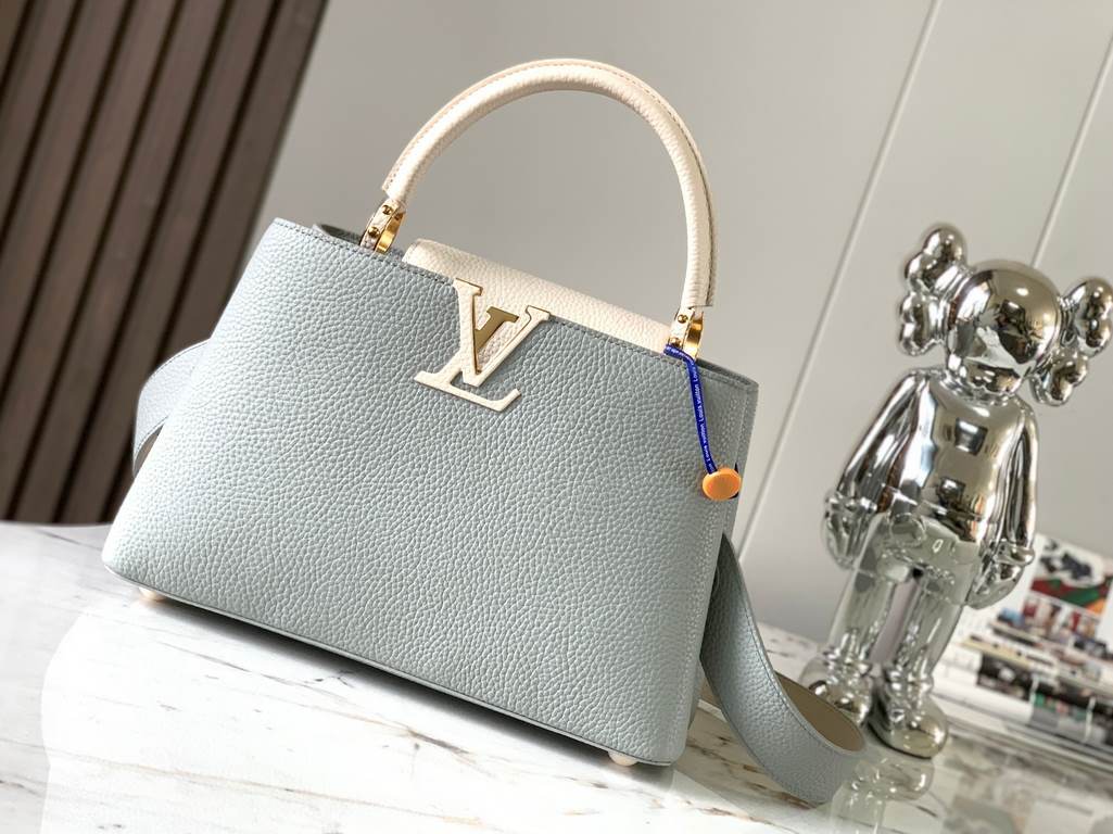 M59466 Minaret Gray with Pearl Platinum Clasp]A modern clash of shades in full-grain cowhide leather, this medium Capucines bag features the iconic LV alphabet and side loops, top handles and a detachable shoulder strap 