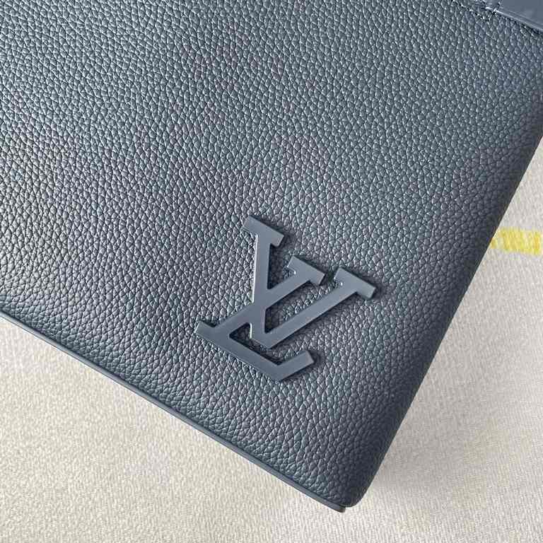 Top    Overseas Original M69837 Dark Blue Exclusive real photo! The new LV Aerogram clutch is a restrained design with an on-trend twist. The soft, supple cowhide leather resembles an old-fashioned airline letterhead, wh