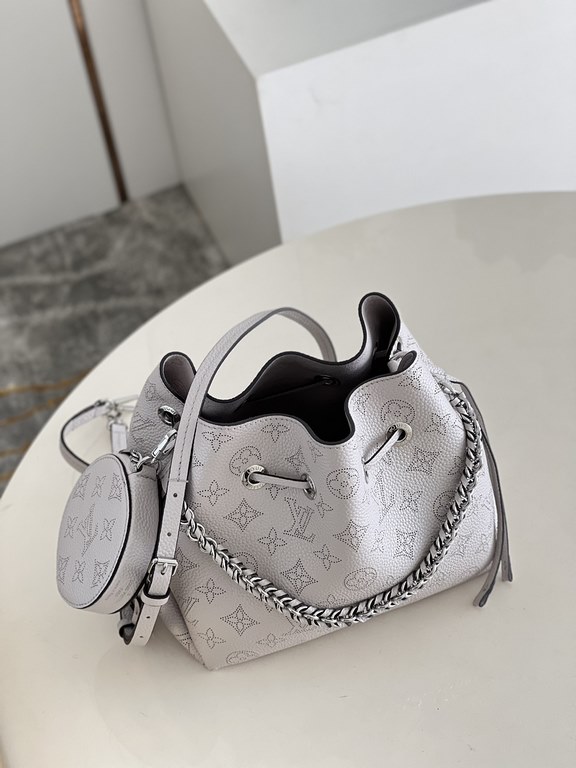 ExtraordinaryM58791 Pearlescent Gray] M57068 M57201 This Bella bucket bag is crafted from cutout cowhide leather with a metallic sheen that accentuates the perforated Monogram pattern. The sleek silhouette and round-neck