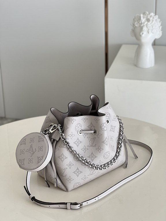 ExtraordinaryM58791 Pearlescent Gray] M57068 M57201 This Bella bucket bag is crafted from cutout cowhide leather with a metallic sheen that accentuates the perforated Monogram pattern. The sleek silhouette and round-neck