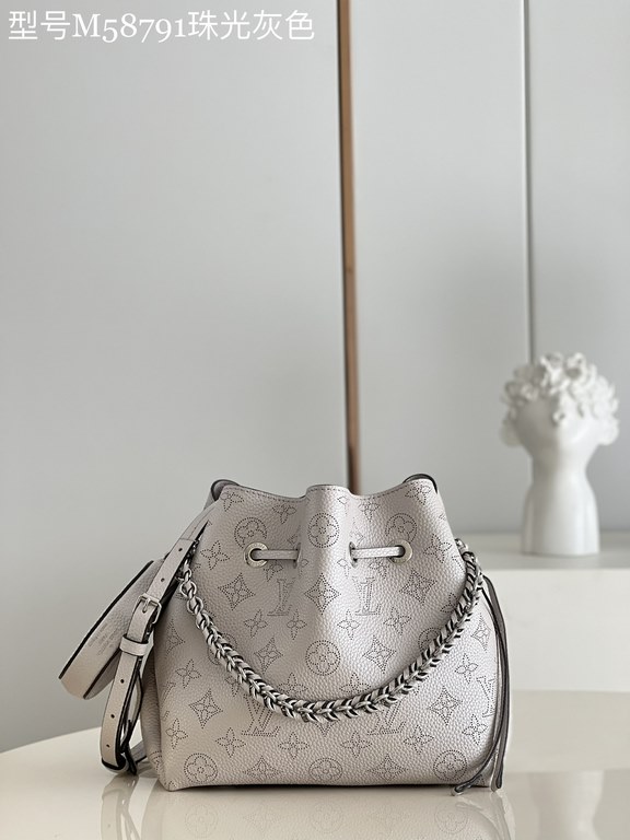 ExtraordinaryM58791 Pearlescent Gray] M57068 M57201 This Bella bucket bag is crafted from cutout cowhide leather with a metallic sheen that accentuates the perforated Monogram pattern. The sleek silhouette and round-neck