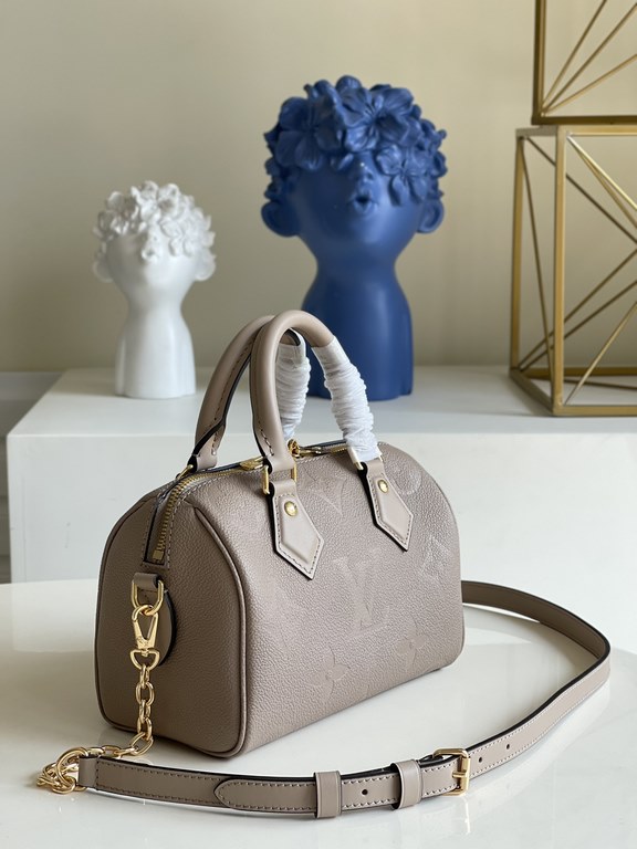 Exclusive M58953 Apricot] This Speedy Bandoulière 20 is a sleek and stylish way to carry your everyday essentials. Crafted from smooth Monogram Empreinte grained leather with oversized Monogram embossing, it features a p