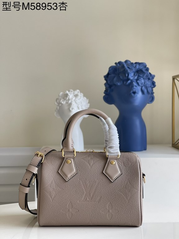 Exclusive M58953 Apricot] This Speedy Bandoulière 20 is a sleek and stylish way to carry your everyday essentials. Crafted from smooth Monogram Empreinte grained leather with oversized Monogram embossing, it features a p