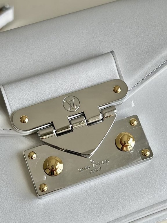 TopThe M20393 White Swing bag was unveiled on the SpringSummer 2022 runway, with a long and slender design based on the Louis Vuitton Pochette Métis bag. The classic S-lock closure extends its proportions, while the shor