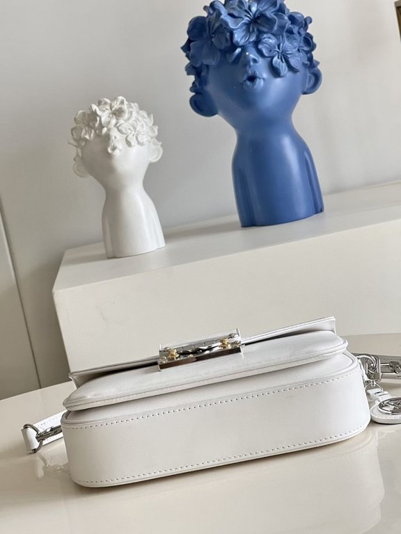 TopThe M20393 White Swing bag was unveiled on the SpringSummer 2022 runway, with a long and slender design based on the Louis Vuitton Pochette Métis bag. The classic S-lock closure extends its proportions, while the shor