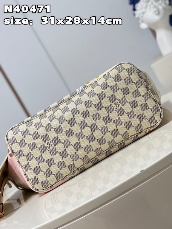 N40471 】This Neverfull medium bag is made from Damier Azur coated canvas and features a nautical print with rope and chain motifs, giving a new twist to the classic checkerboard pattern. Tighten or loosen the side straps