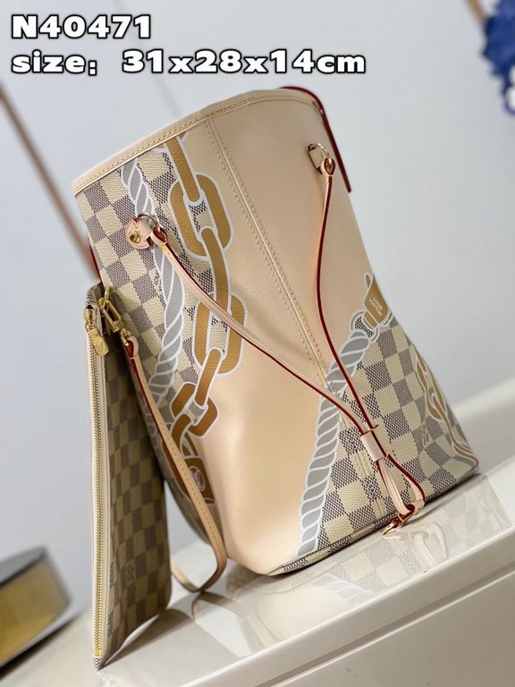 N40471 】This Neverfull medium bag is made from Damier Azur coated canvas and features a nautical print with rope and chain motifs, giving a new twist to the classic checkerboard pattern. Tighten or loosen the side straps