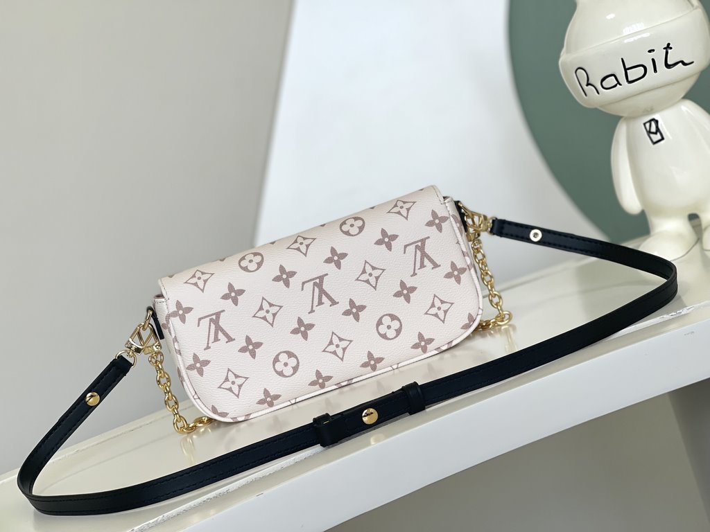 M83091 White FlowersCrafted from Monogram canvas, the Wallet On Chain handbag is inspired by the Sac Recoleta bags of the 2000s. The full leather embossed chain crossbody woc small satchel oo[handshake][handshake] has a 