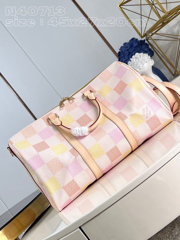 【Exclusive Actual N40713 Pink Grid 】This Keepall 45 Bandoulière handbag is made of Damierlicious coated canvas with a charming giant Damier pattern that blends four different pastel shades. This cabin-sized bag features 