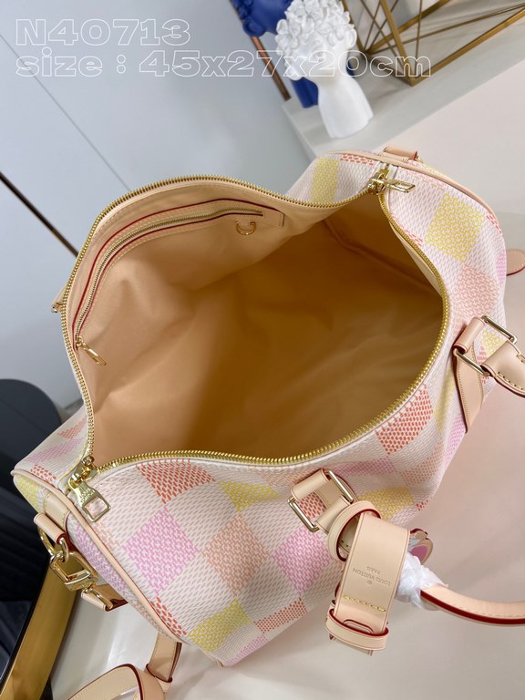 【Exclusive Actual N40713 Pink Grid 】This Keepall 45 Bandoulière handbag is made of Damierlicious coated canvas with a charming giant Damier pattern that blends four different pastel shades. This cabin-sized bag features 