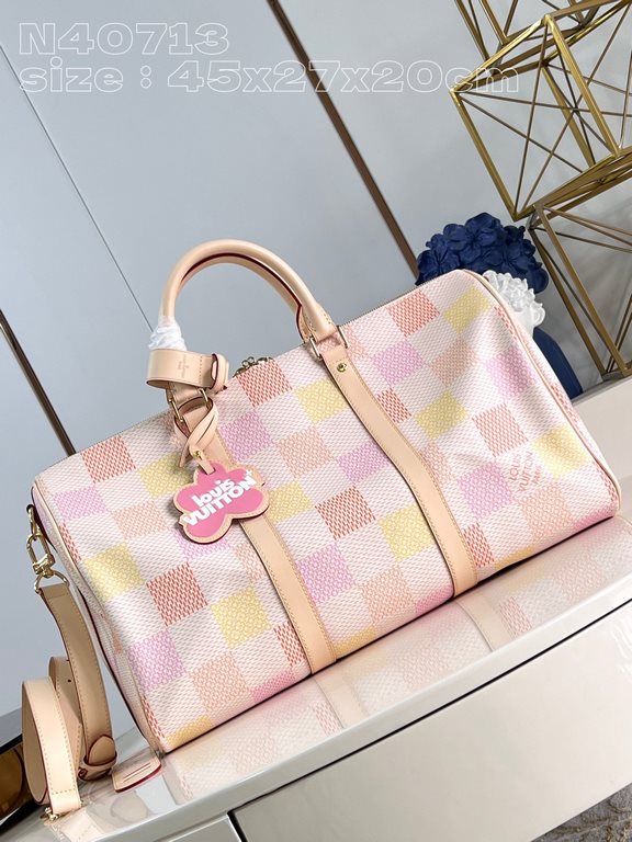 【Exclusive Actual N40713 Pink Grid 】This Keepall 45 Bandoulière handbag is made of Damierlicious coated canvas with a charming giant Damier pattern that blends four different pastel shades. This cabin-sized bag features 