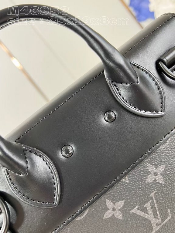 Top of the line [Exclusive M46953 Black Flower] This Steamer pouch combines modern ingenuity with traditional elements, taking its cue from Louis Vuitton's Steamer luggage, with Monogram Eclipse canvas embellished with s