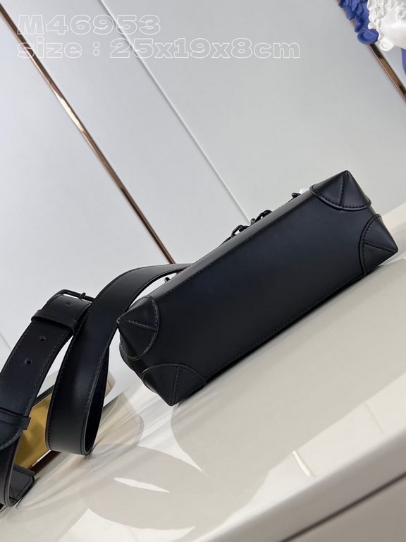 Top of the line [Exclusive M46953 Black Flower] This Steamer pouch combines modern ingenuity with traditional elements, taking its cue from Louis Vuitton's Steamer luggage, with Monogram Eclipse canvas embellished with s