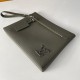 Top    Overseas original M69837 green Exclusive real! The new LV Aerogram clutch is a restrained design with an on-trend flair. The soft, supple cowhide leather resembles old-fashioned airline stationery, while the metal