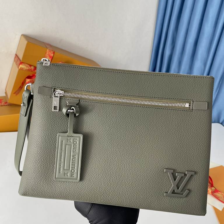 Top    Overseas original M69837 green Exclusive real! The new LV Aerogram clutch is a restrained design with an on-trend flair. The soft, supple cowhide leather resembles old-fashioned airline stationery, while the metal