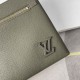 Top    Overseas original M69837 green Exclusive real! The new LV Aerogram clutch is a restrained design with an on-trend flair. The soft, supple cowhide leather resembles old-fashioned airline stationery, while the metal