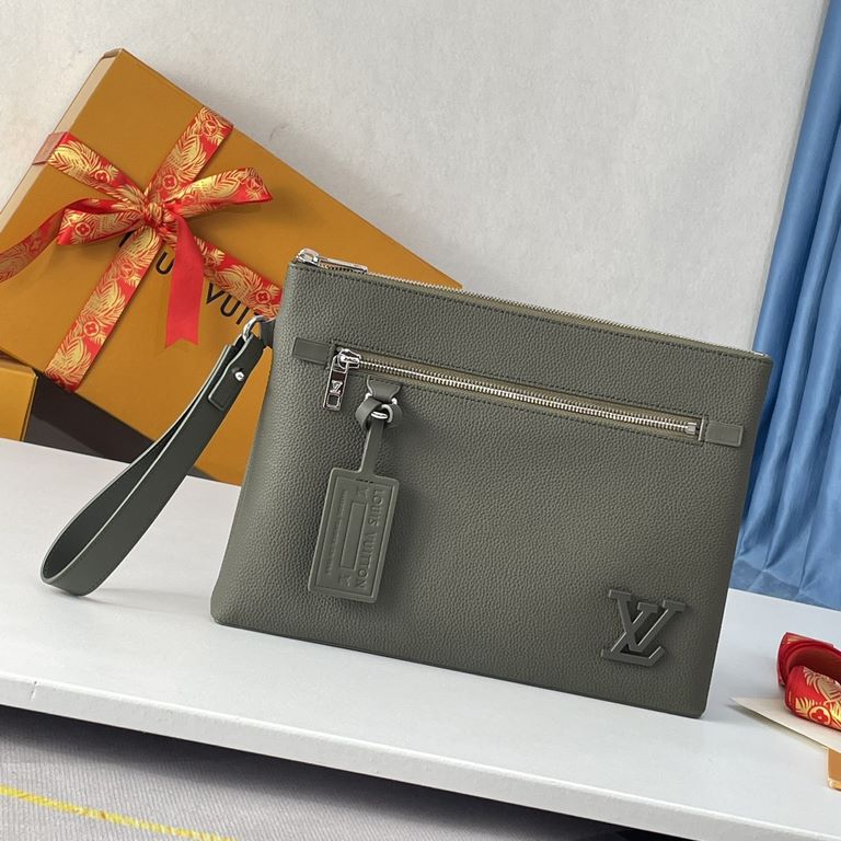 Top    Overseas original M69837 green Exclusive real! The new LV Aerogram clutch is a restrained design with an on-trend flair. The soft, supple cowhide leather resembles old-fashioned airline stationery, while the metal