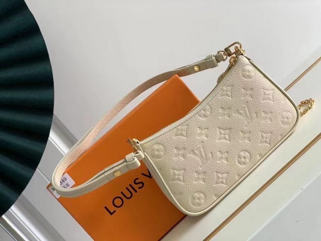 SpecialtyM81066 M80349 The Spring 2022 Easy Pouch On Strap is crafted from Monogram Empreinte leather with Monogram embossing and a soft texture. The chain and adjustable leather shoulder strap make it easy to carry on t