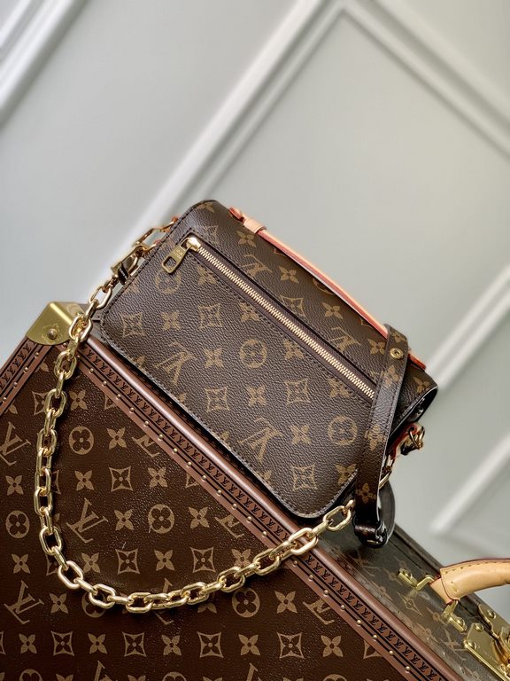 TOP ORIGINAL [EXCLUSIVE PHOTO M46279 OLD FLOWER] LV Messenger Bag Out Small The East West Métis handbag has a stylish, on-trend look in the form of a sleek over-the-shoulder school bag. Crafted from the brand's Monogram 