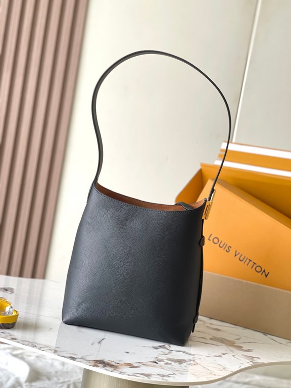 Special MB Chip Edition Original LeatherLow Key Hobo SmallSoft cowhide leather outlines the elegant lines, with suede lining to release the trend, showing the brand's exquisite craftsmanship.Model M25352 Black Dynamic Ch