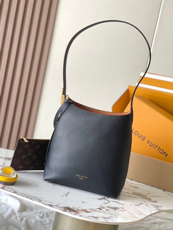 Special MB Chip Edition Original LeatherLow Key Hobo SmallSoft cowhide leather outlines the elegant lines, with suede lining to release the trend, showing the brand's exquisite craftsmanship.Model M25352 Black Dynamic Ch