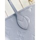 M45686 Haze Blue Embossed 】This Neverfull medium bag is made of Monogram Empreinte grained leather with microfiber lining and metal hardware. Tighten or loosen the side straps for a smart or laid-back look. The zippered 