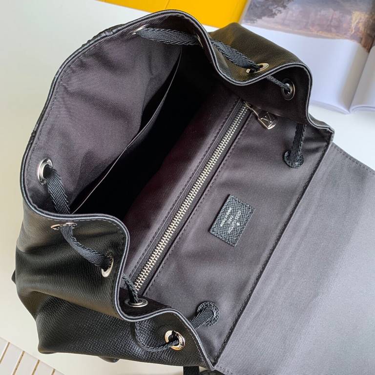 TopM30417 OUTDOOR SHOULDER BAGThe Outdoor shoulder bag from the Tagarama collection combines Taga leather and Monogram Eclipse canvas in a modern configuration that conveys vintage style. The secure snap closure and zipp