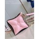 Exclusive M11303 Pink 】The Bloom Pouch is a gentle take on the Monogram's floral inspiration with its classic Monogram canvas and muted leather side panels. The compact shape organizes a short wallet, cell phone, keys, l