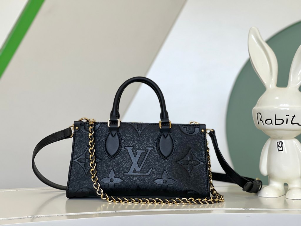 M23640 Black [OnTheGo East West Handbag].Introducing the Ays OnTheGo small tote bag design, the East West's ample shape is reinvented in Monogram Empreinte leather with the Giant Monogram embossed on the leather body and