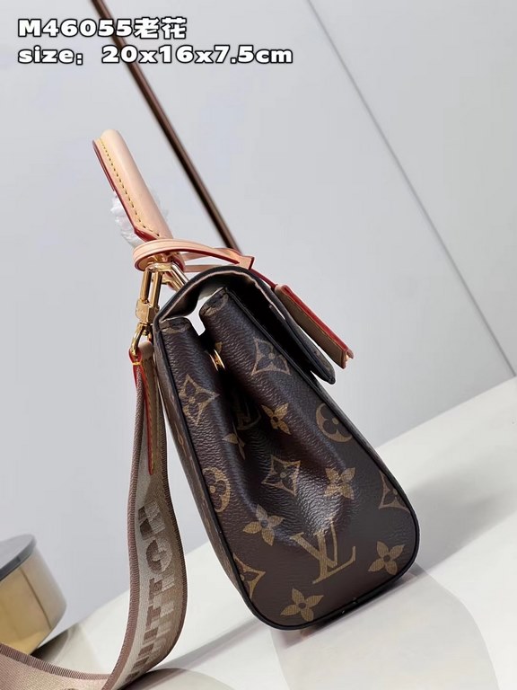 Exclusive M46055 】This Cluny mini bag in Monogram canvas is designed to win over fans of the brand with Louis Vuitton's iconic Toron handles and leather key pouch. The logo fabric shoulder strap can be removed for more c