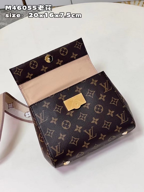 Exclusive M46055 】This Cluny mini bag in Monogram canvas is designed to win over fans of the brand with Louis Vuitton's iconic Toron handles and leather key pouch. The logo fabric shoulder strap can be removed for more c