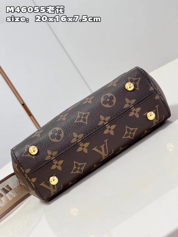 Exclusive M46055 】This Cluny mini bag in Monogram canvas is designed to win over fans of the brand with Louis Vuitton's iconic Toron handles and leather key pouch. The logo fabric shoulder strap can be removed for more c