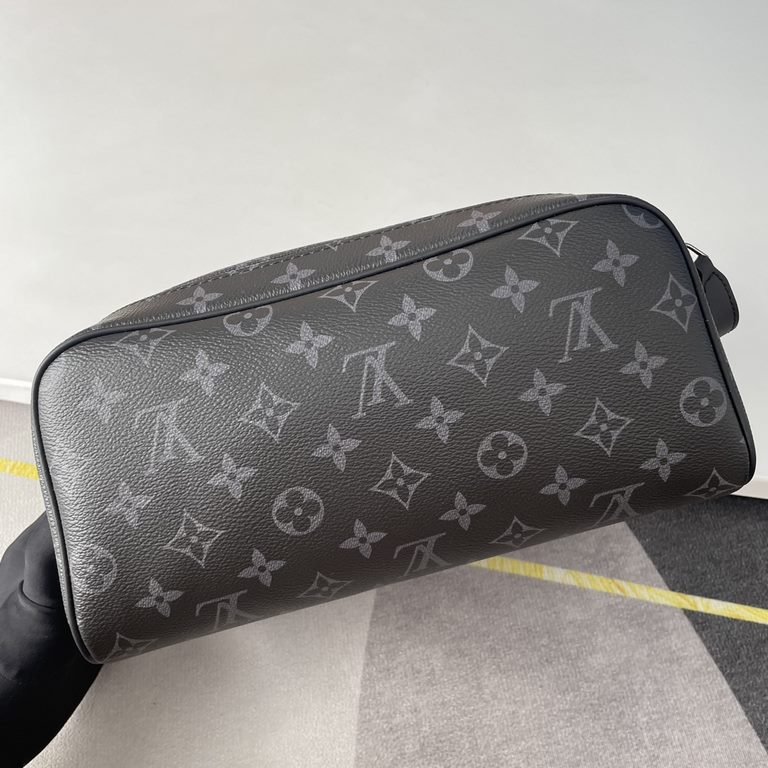 Top    Overseas Original M47528 Black Flower Exclusive! Louis Vuitton's iconic Monogram canvas and cowhide leather trimmings give the Dopp toiletry bag its classic charm, with a generous interior for safe storage of toil