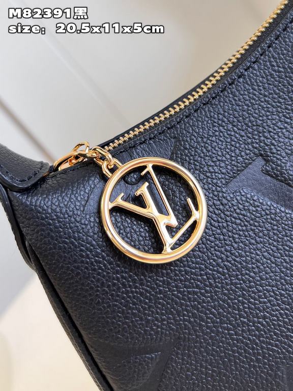 Exclusive M82391 Black] The Mini Moon is crafted from supple Monogram Empreinte embossed leather, with eye-catching details such as the LV Circle logo on the zipper closure reflecting its jewel-like brilliance. The on-tr