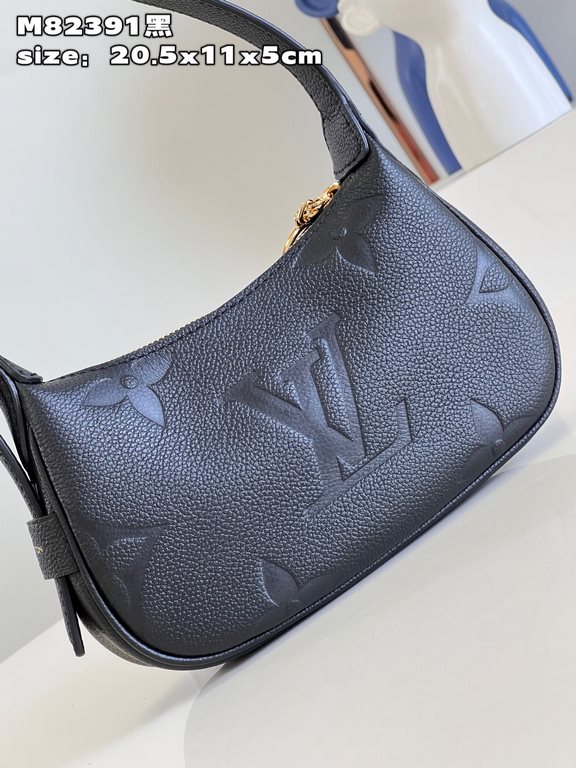 Exclusive M82391 Black] The Mini Moon is crafted from supple Monogram Empreinte embossed leather, with eye-catching details such as the LV Circle logo on the zipper closure reflecting its jewel-like brilliance. The on-tr