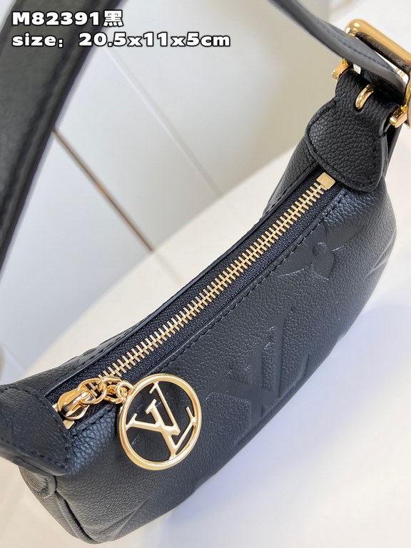 Exclusive M82391 Black] The Mini Moon is crafted from supple Monogram Empreinte embossed leather, with eye-catching details such as the LV Circle logo on the zipper closure reflecting its jewel-like brilliance. The on-tr